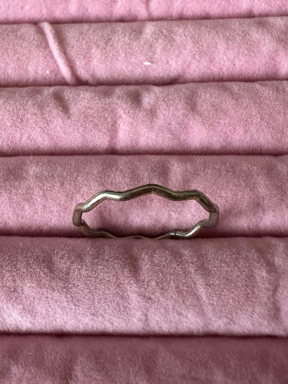 Vintage silver wavy band ring. Size 8.